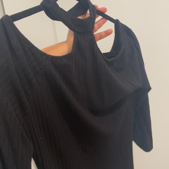 Mid length black dress with 3/4 sleeves and a choker attached - Picture 4 of 4